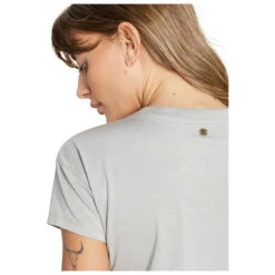 Sherpa - Women's Varuna S/S Crew - T-shirt -Armedangels Fashion Shop sherpa womens varuna s s crew t shirt detail 4